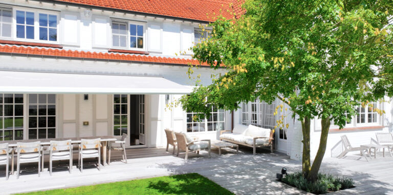 J007.83 JAMES the BnB Butler Knokke full service luxury villa holiday rental