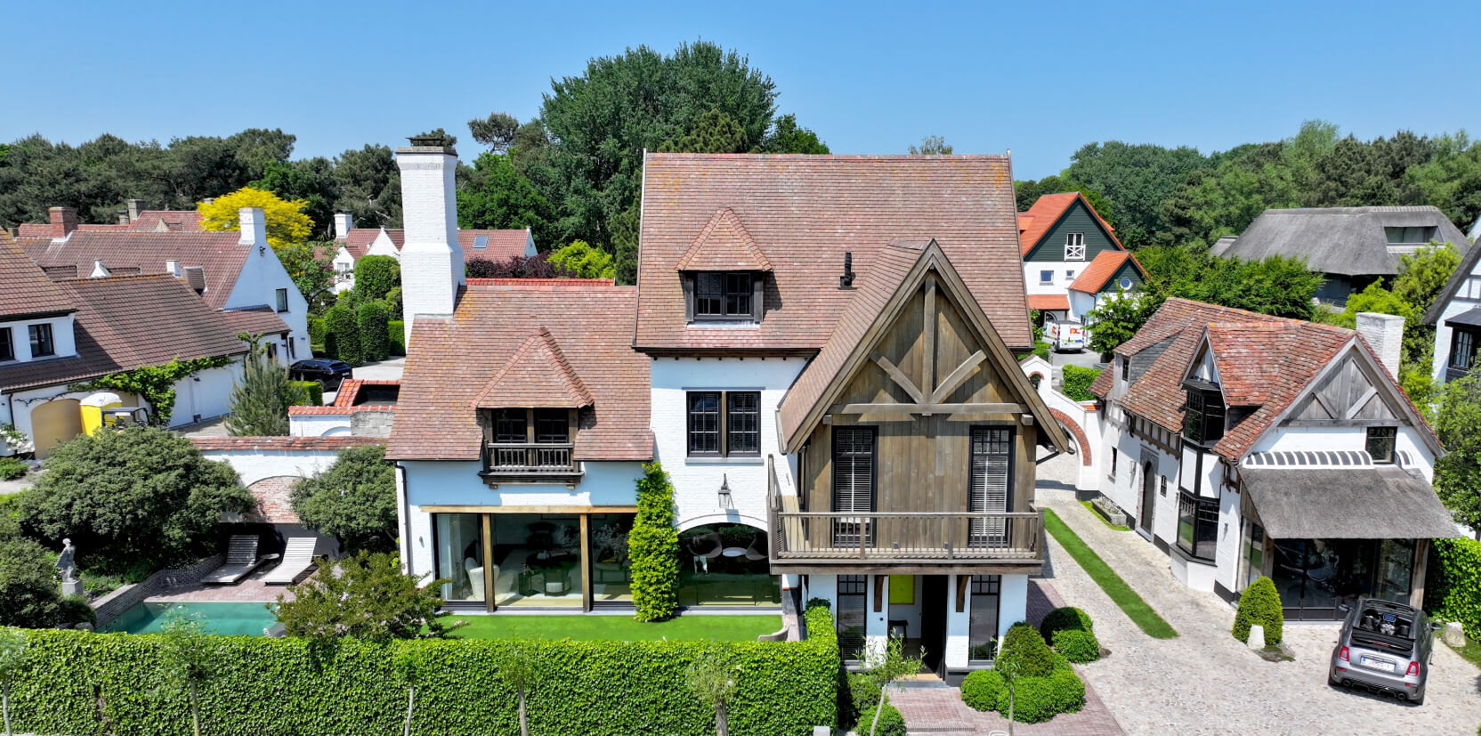 #JAMES the BnB Butler Knokke full service villa rental & Yacht charter