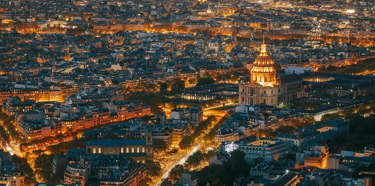 JAMES the BnB Butler Paris luxury boutique hotel apartment with pool Eiffel tower Paris Maison Montespan Paris Center